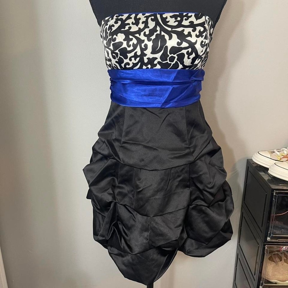 Y2K black & blue strapless dress with ruched skirt and blue sash